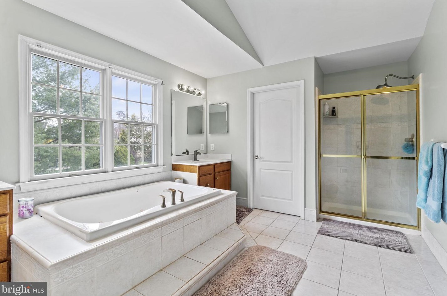 1902 Black Hawk Cir, Norristown PA  19403-1869 exterior