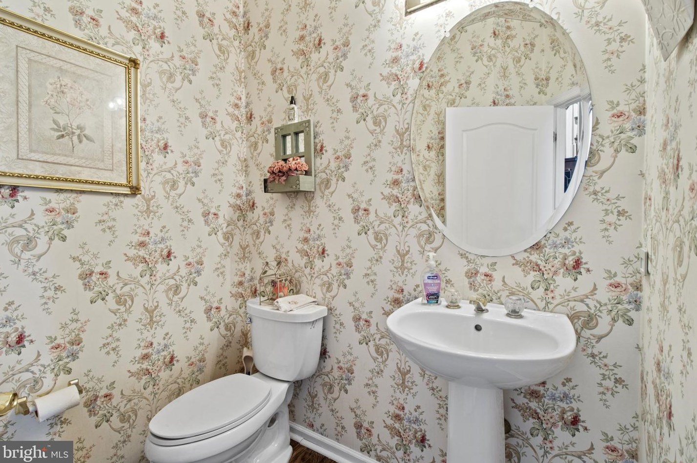 1902 Black Hawk Cir, Norristown PA  19403-1869 exterior