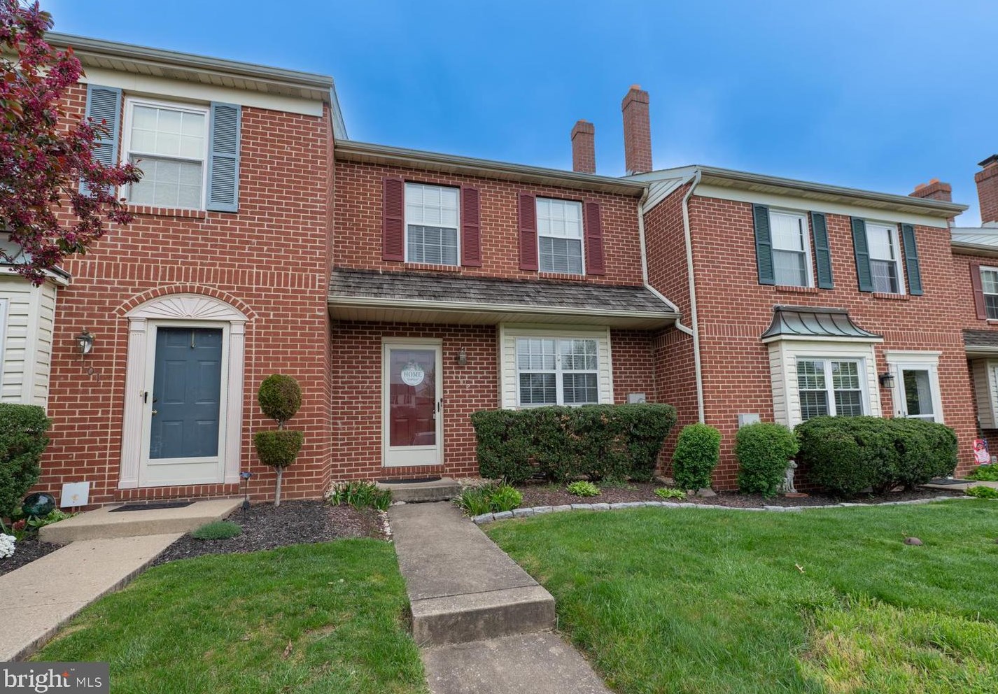 1102 Village Green Dr, Gilbertsville, PA 19525-9544
