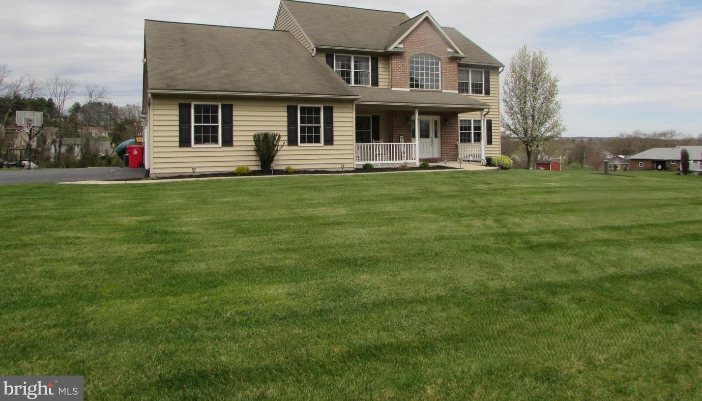 996 Candelora Dr, Pottstown, PA 19464