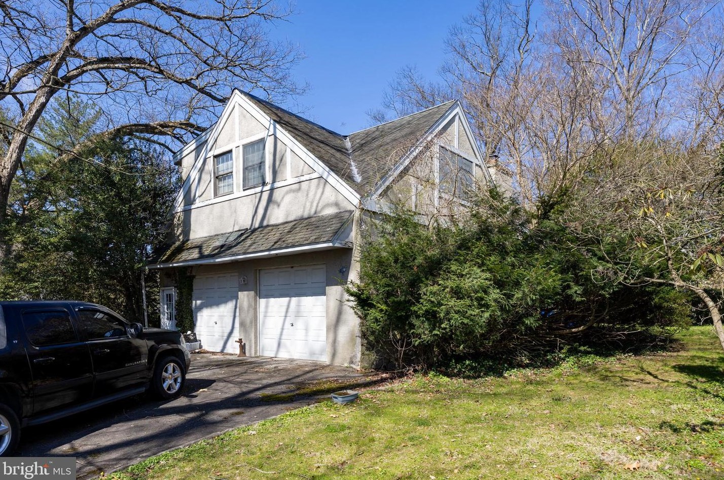 504 Waldron Park Dr, Haverford, PA 19041