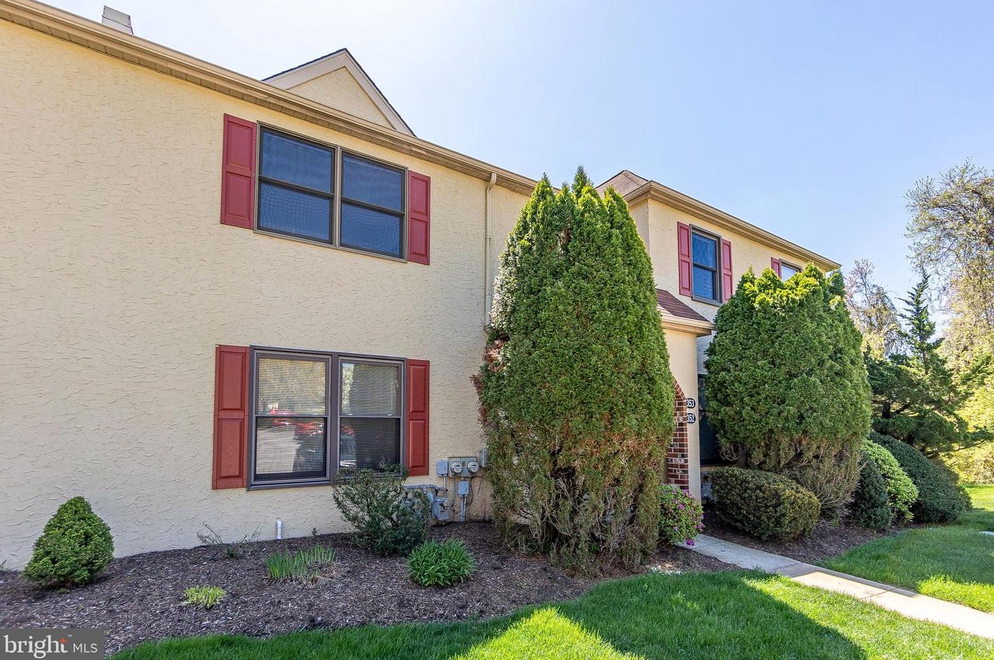 355 Norris Hall Ln, Norristown, PA 19403-5219