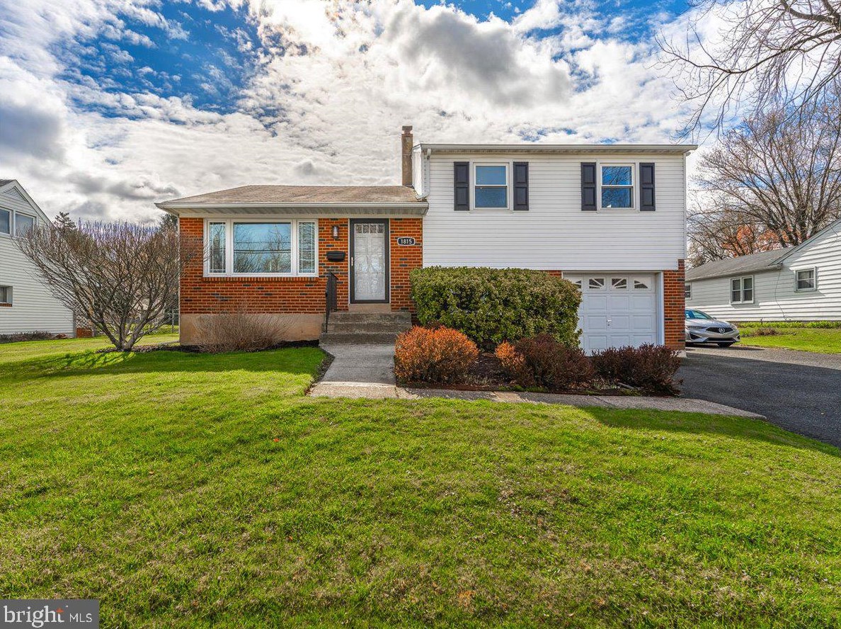 1815 Twining Rd, Willow Grove, PA 19090
