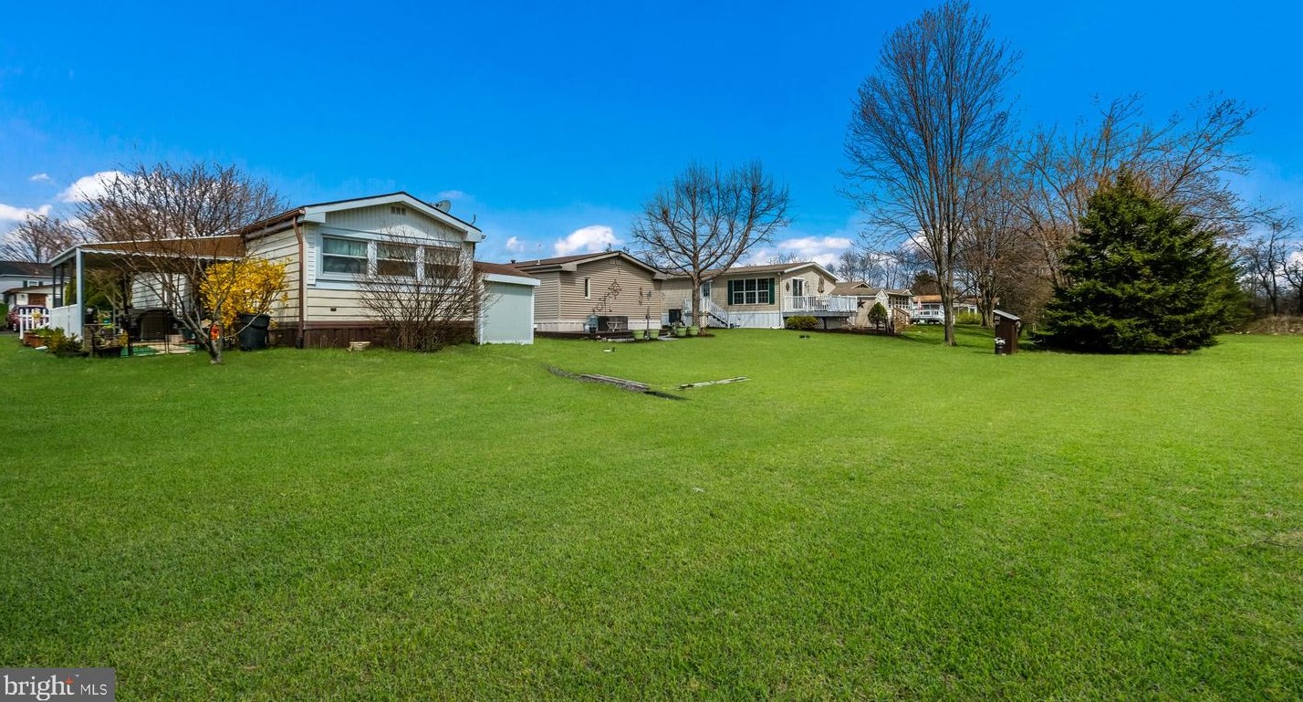 350 Woodstream Way, North Wales PA  19454-1142 exterior