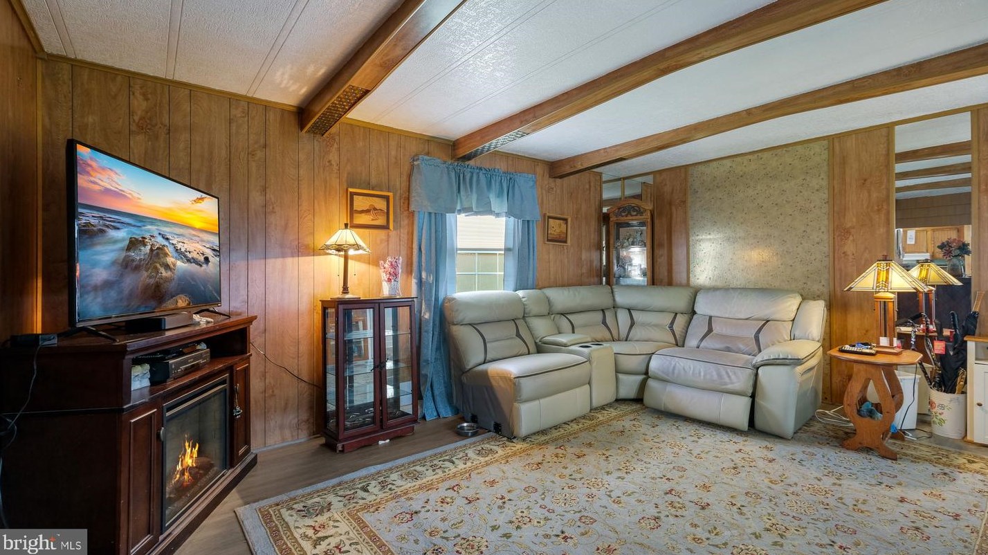 350 Woodstream Way, North Wales PA  19454-1142 exterior