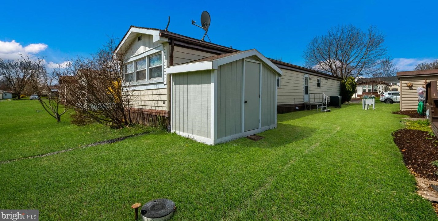 350 Woodstream Way, North Wales PA  19454-1142 exterior