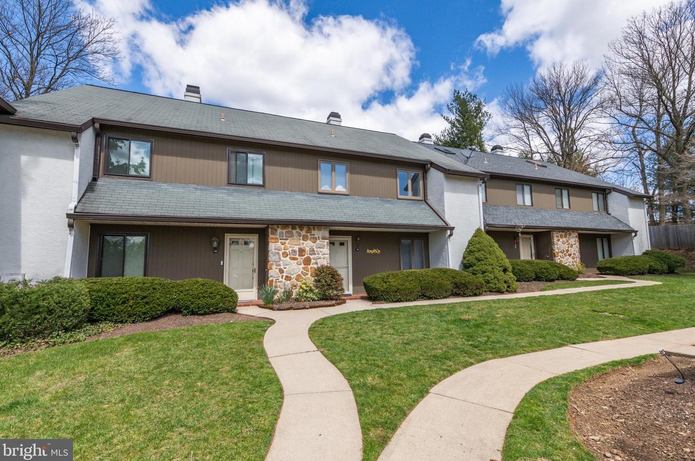 114 Pinecrest Ln, Norristown, PA 19406-2366