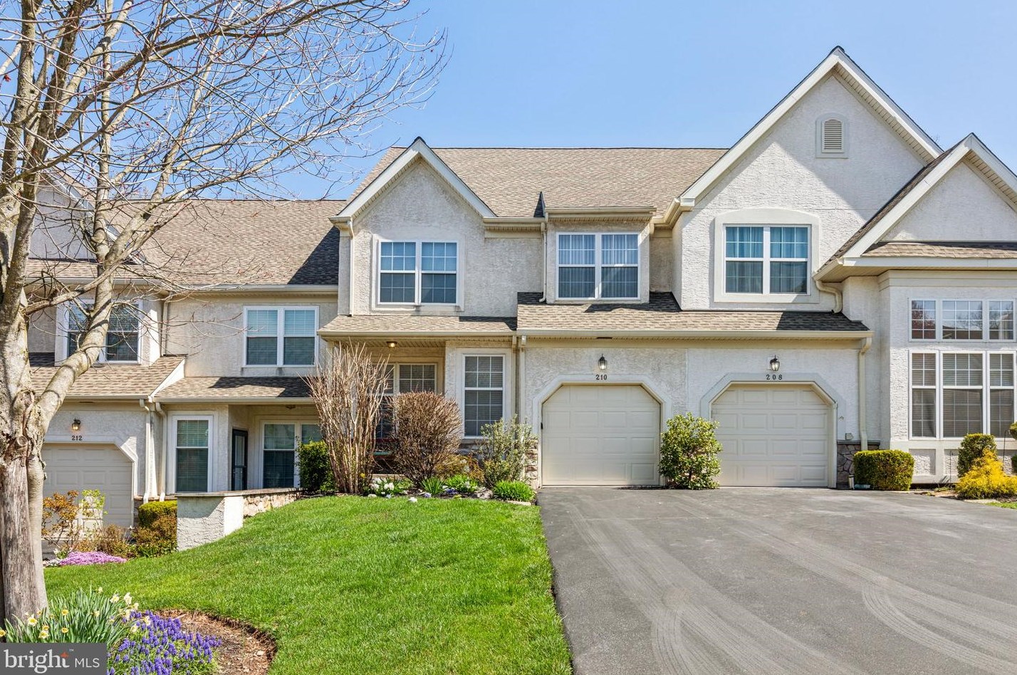 210 Brookdale Ct, Dresher, PA 19025