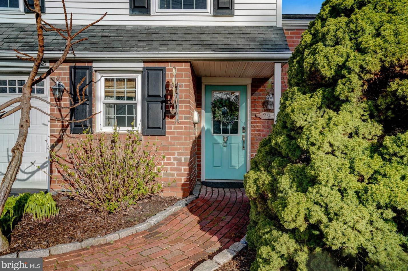 284 Edwards Dr, Norristown, PA 19406-1722