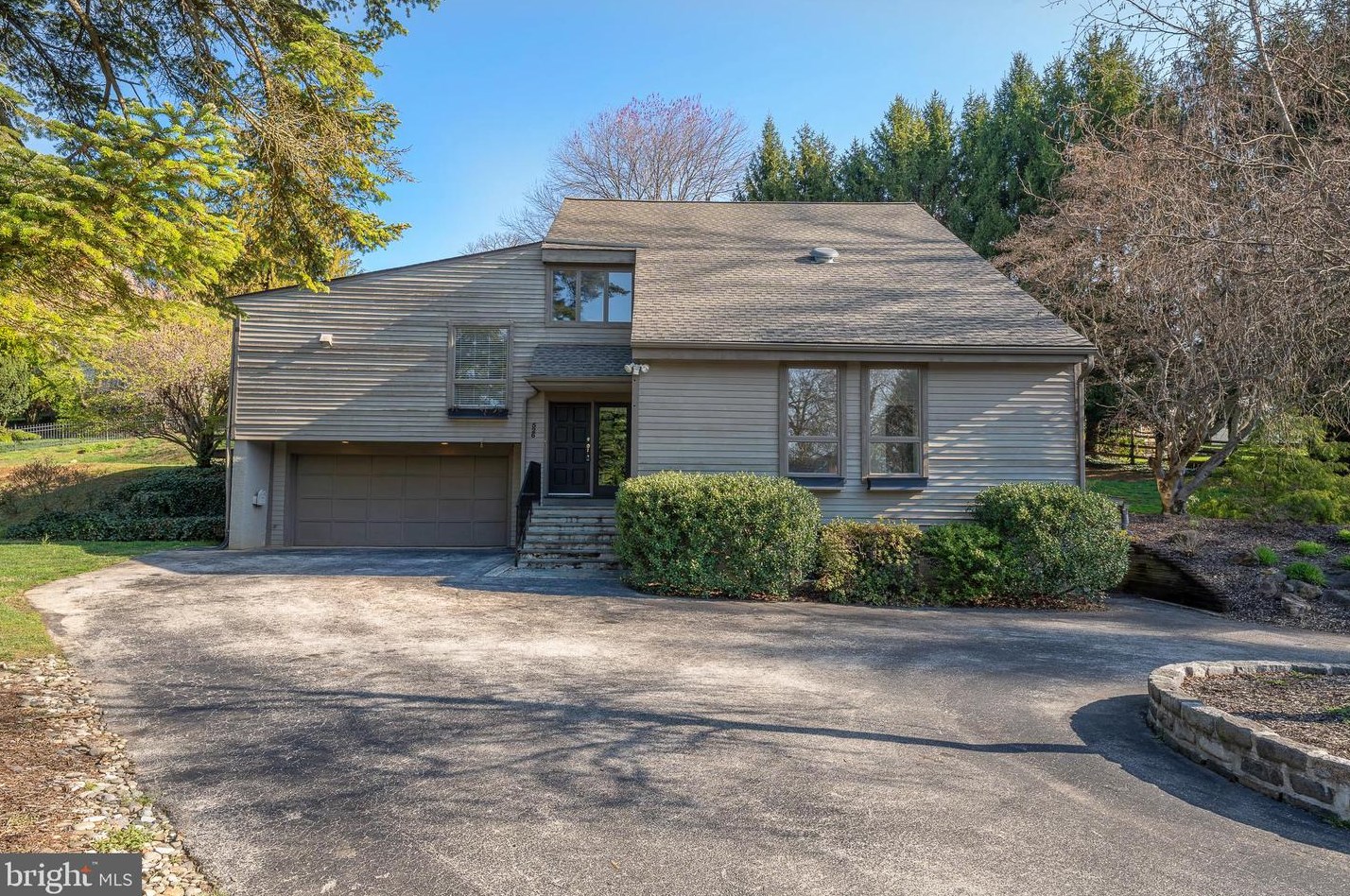 526 N Spring Mill Rd, Ithan, PA 19085