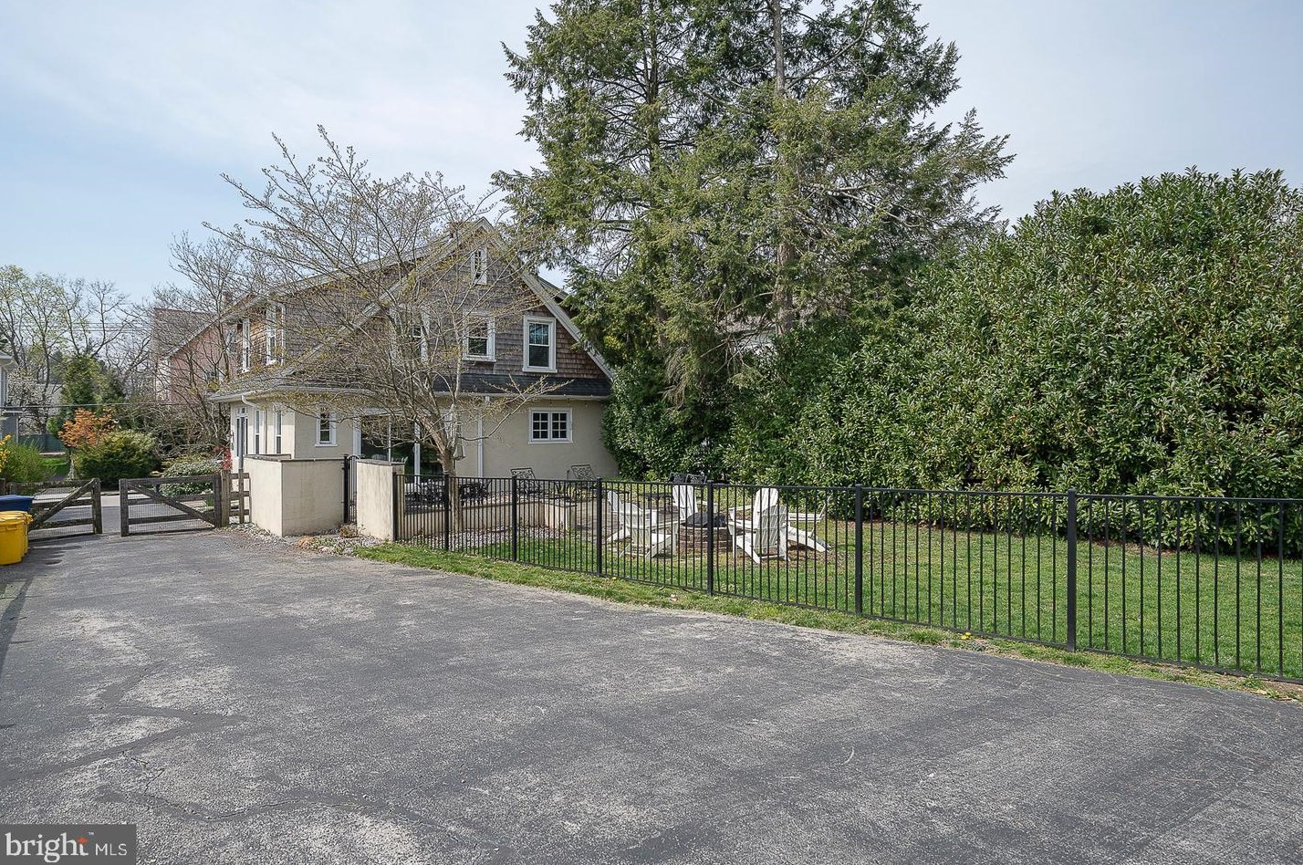 547 Barrett Ave, Haverford PA  19041-1401 exterior