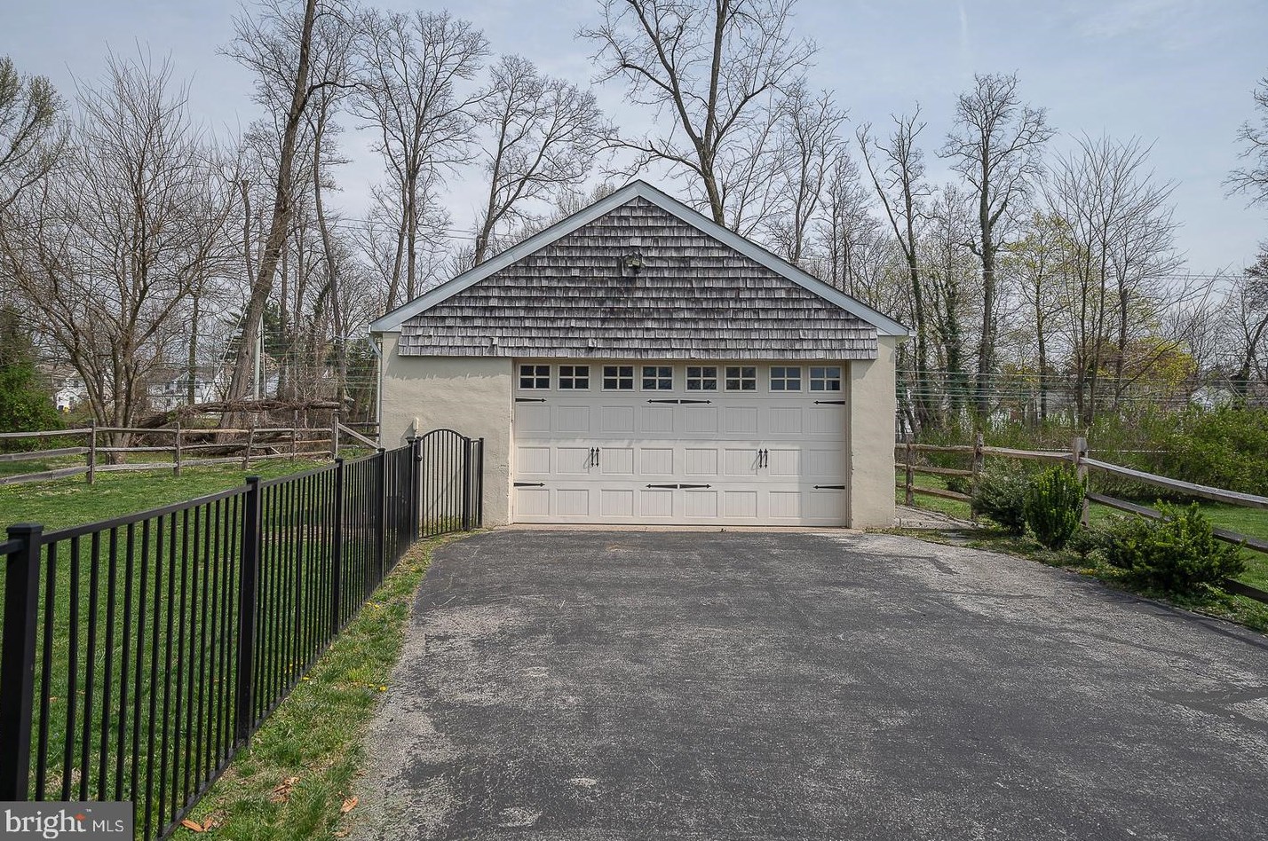547 Barrett Ave, Haverford PA  19041-1401 exterior