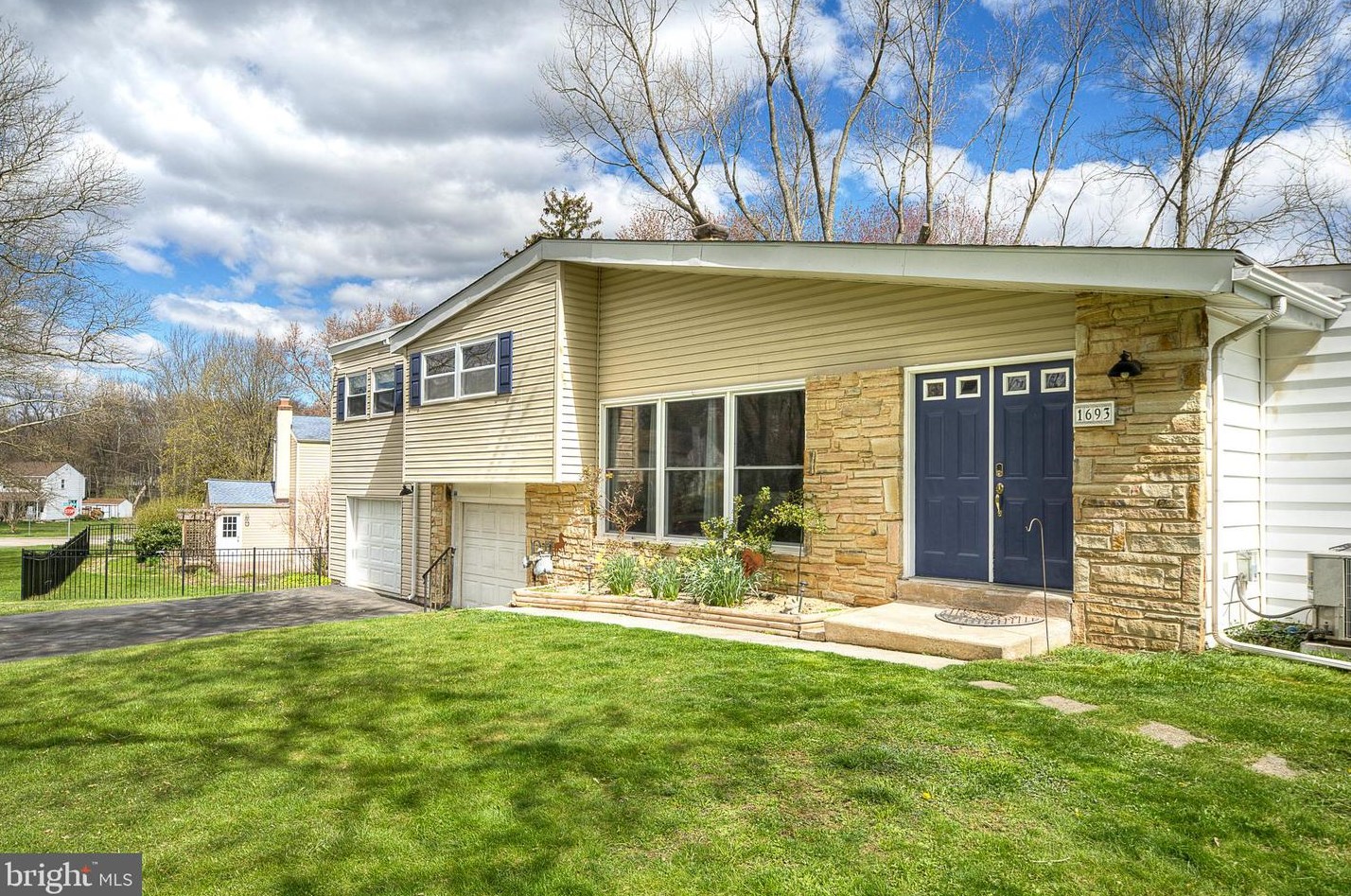 1693 Thayer Dr, Blue Bell, PA 19422-3548