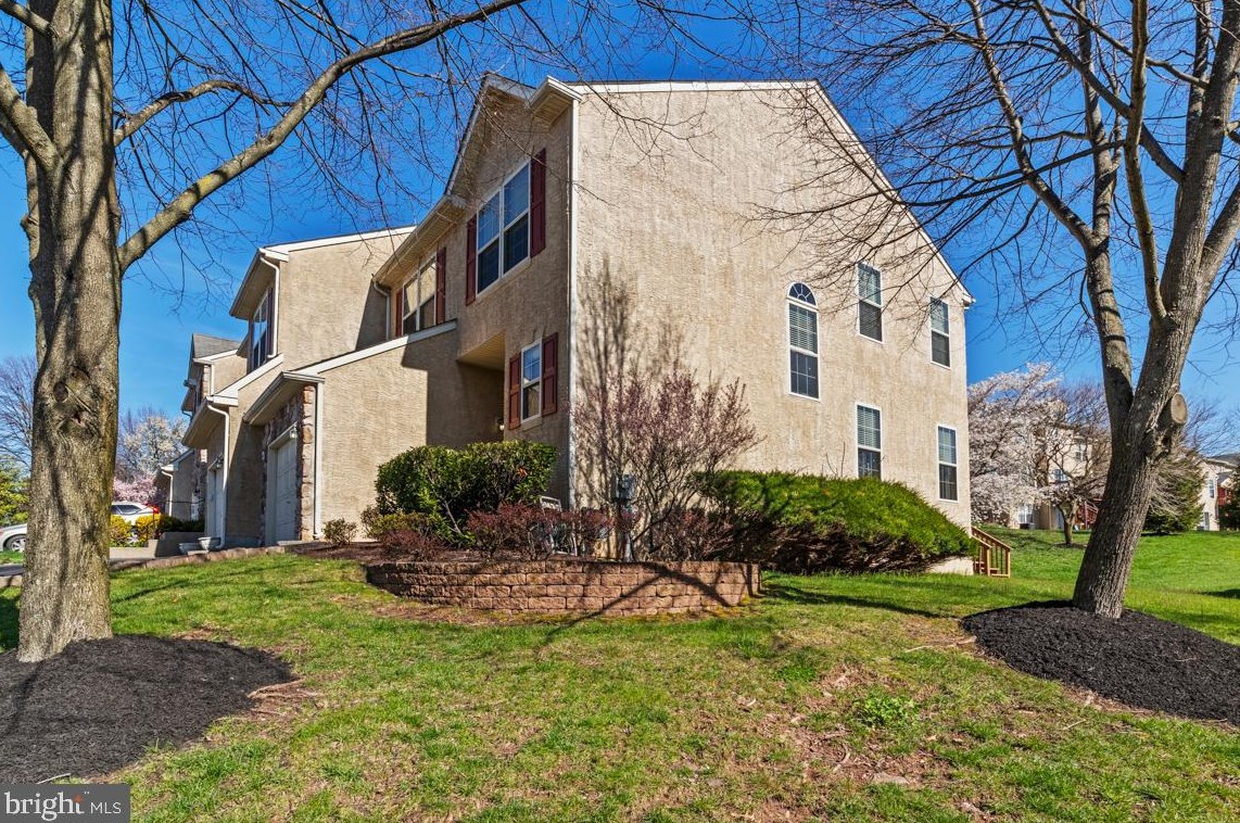 64 Chadwick Cir, Norristown, PA 19403-4555