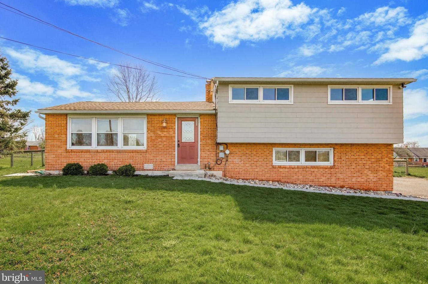 1570 Layfield Rd, Red Hill, PA 18073