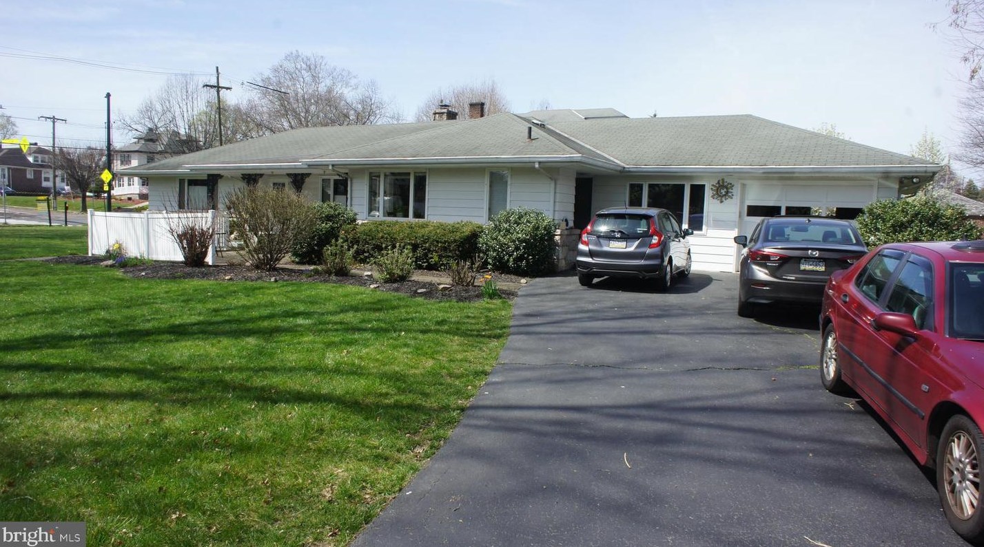 27 Roland St, Pottstown, PA 19464-5835