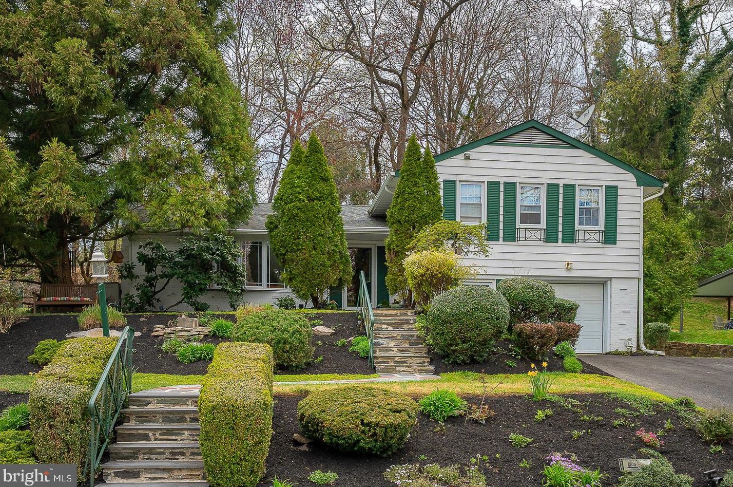 637 Green Briar Rd, Melrose Park, PA 19027-1510