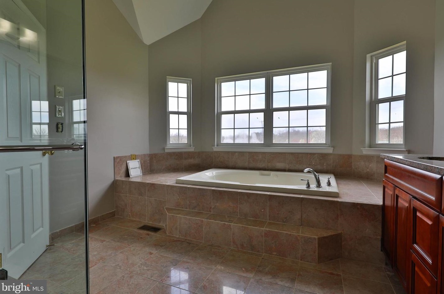 149 Raven Hollow Dr, North Wales PA  19454-4429 exterior