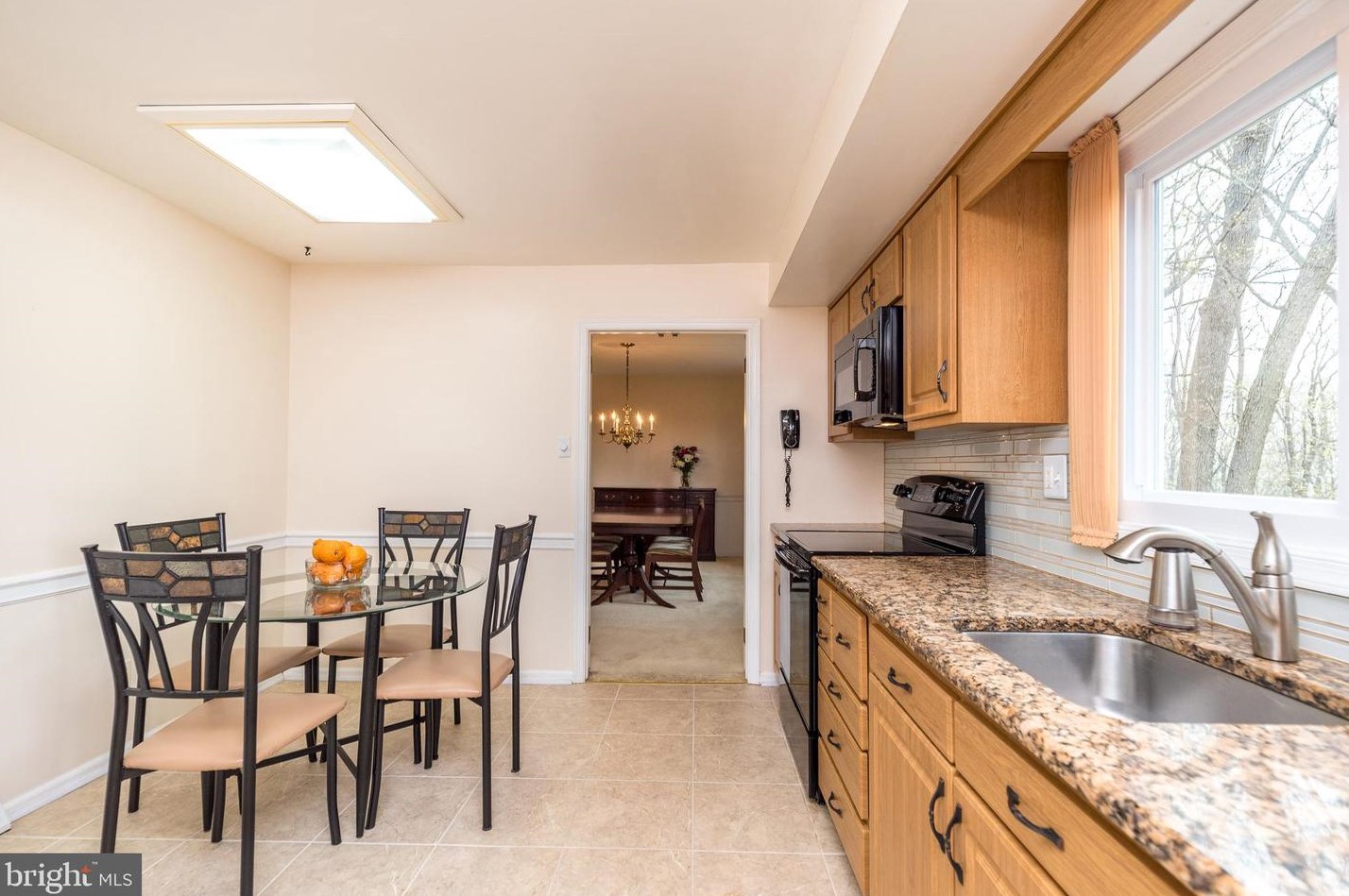 687 Forest Rd, Wayne PA  19087-2323 exterior