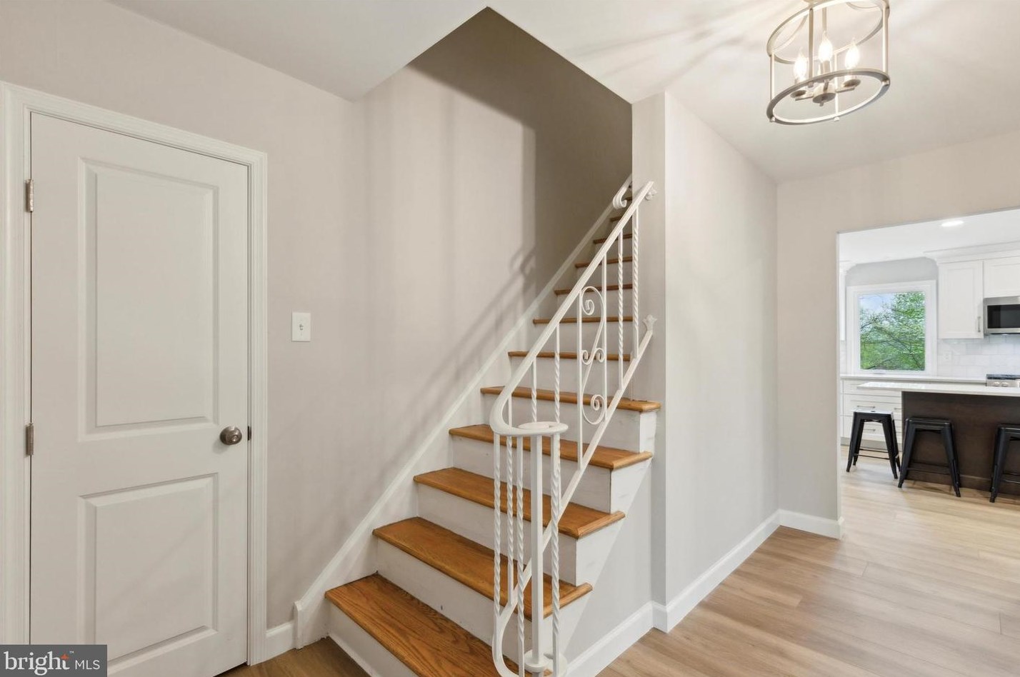 612 Mockingbird Ln, Norristown, PA 19401