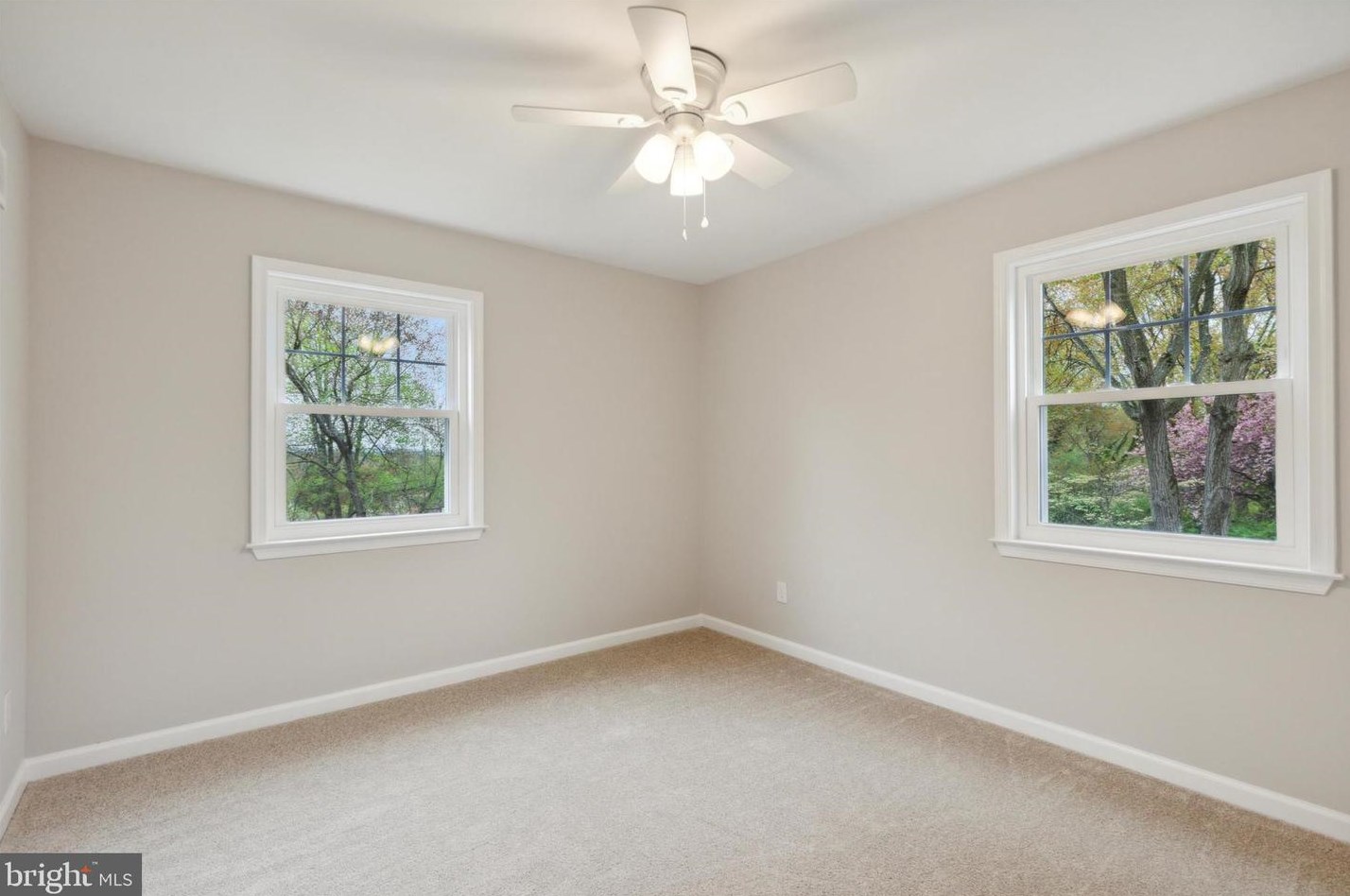 612 Mockingbird Ln, Norristown PA  19403-1916 exterior