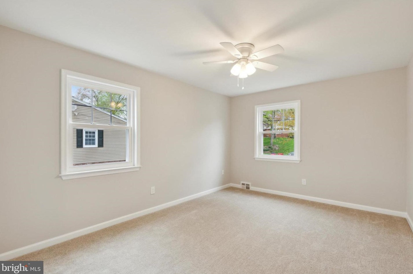 612 Mockingbird Ln, Norristown PA  19403-1916 exterior