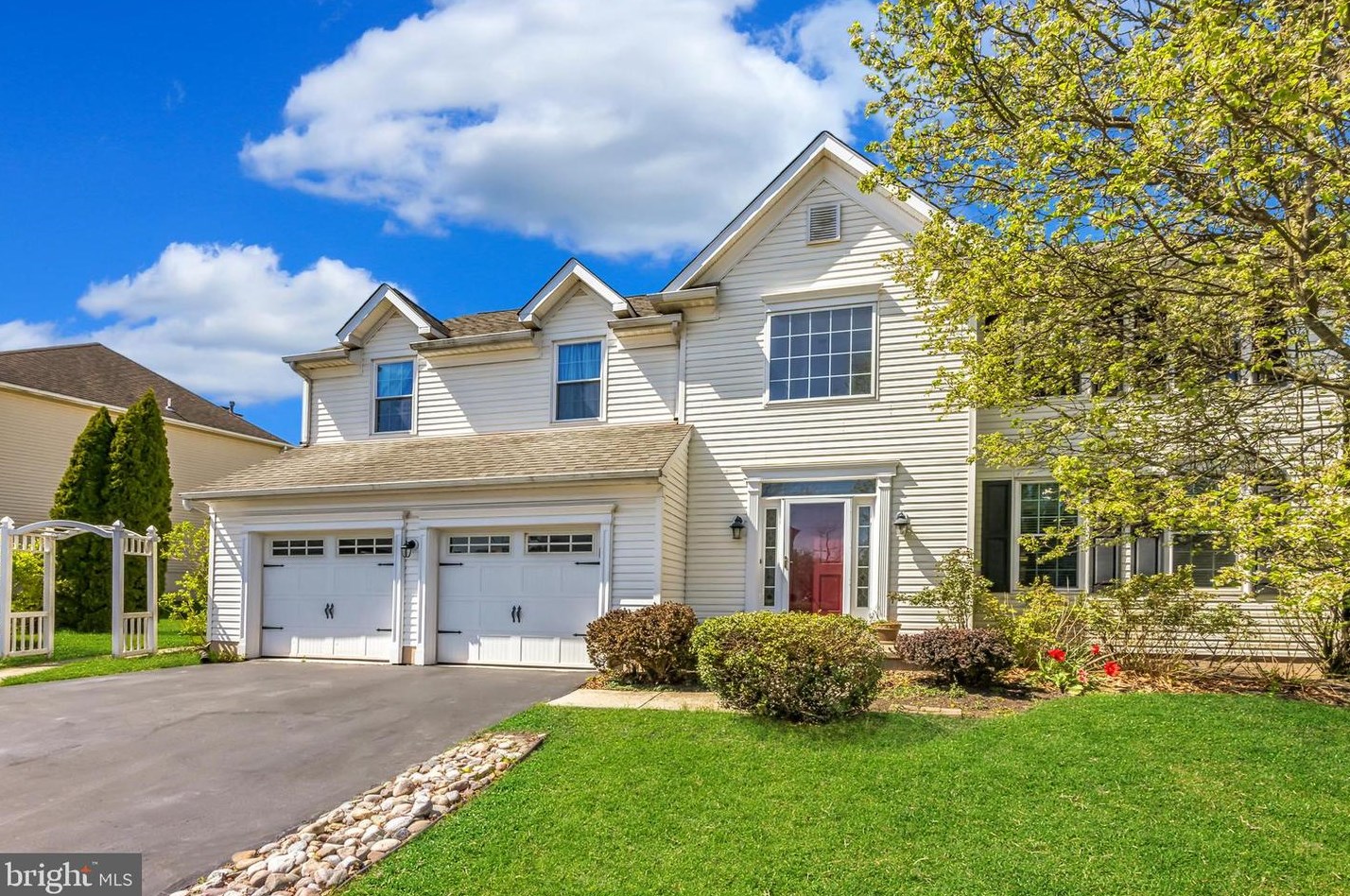 533 Creekview Dr, Harleysville PA  19438-2438 exterior