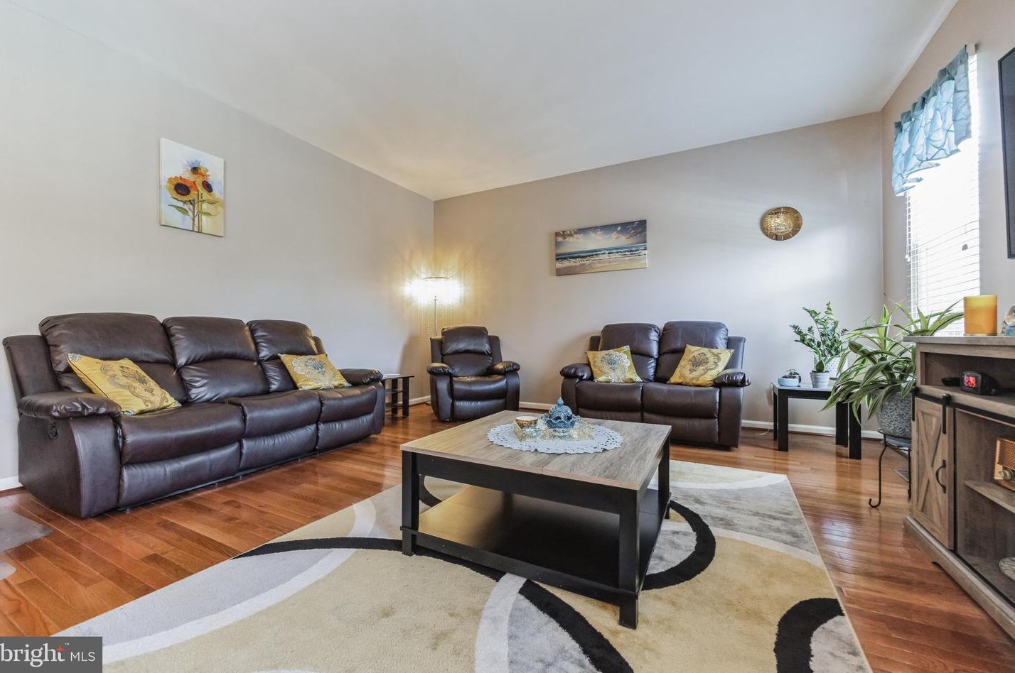 533 Creekview Dr, Harleysville PA  19438-2438 exterior