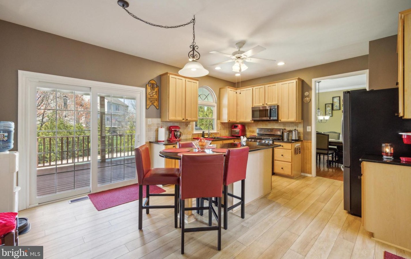 533 Creekview Dr, Harleysville PA  19438-2438 exterior