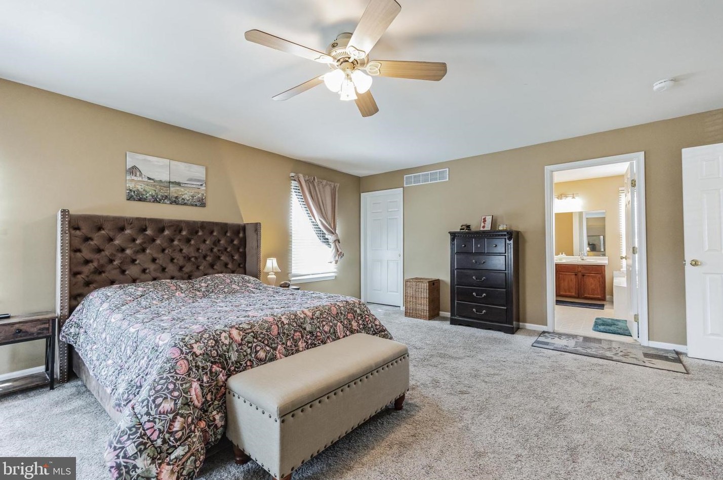 533 Creekview Dr, Harleysville PA  19438-2438 exterior