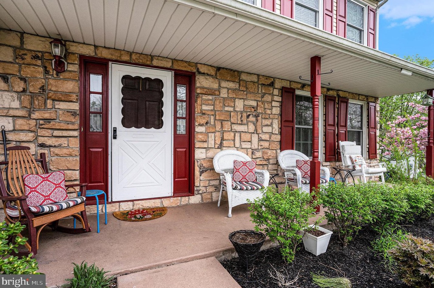 2115 Foxtail Dr, Pottstown PA  19464-2145 exterior