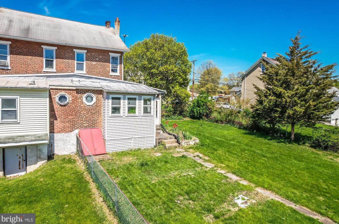 504 Glasgow St, Pottstown PA  19464-6636 exterior