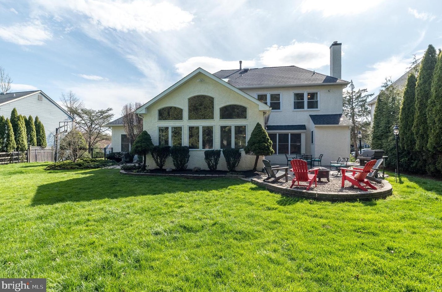 757 Castlewood Dr, Dresher PA  19025-2014 exterior