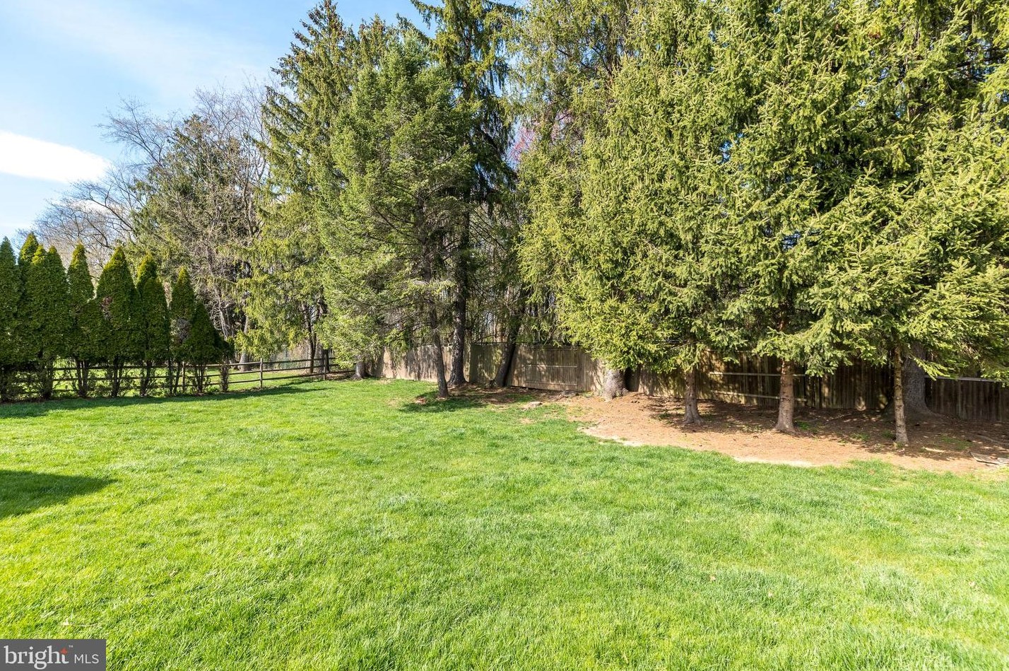 757 Castlewood Dr, Dresher PA  19025-2014 exterior