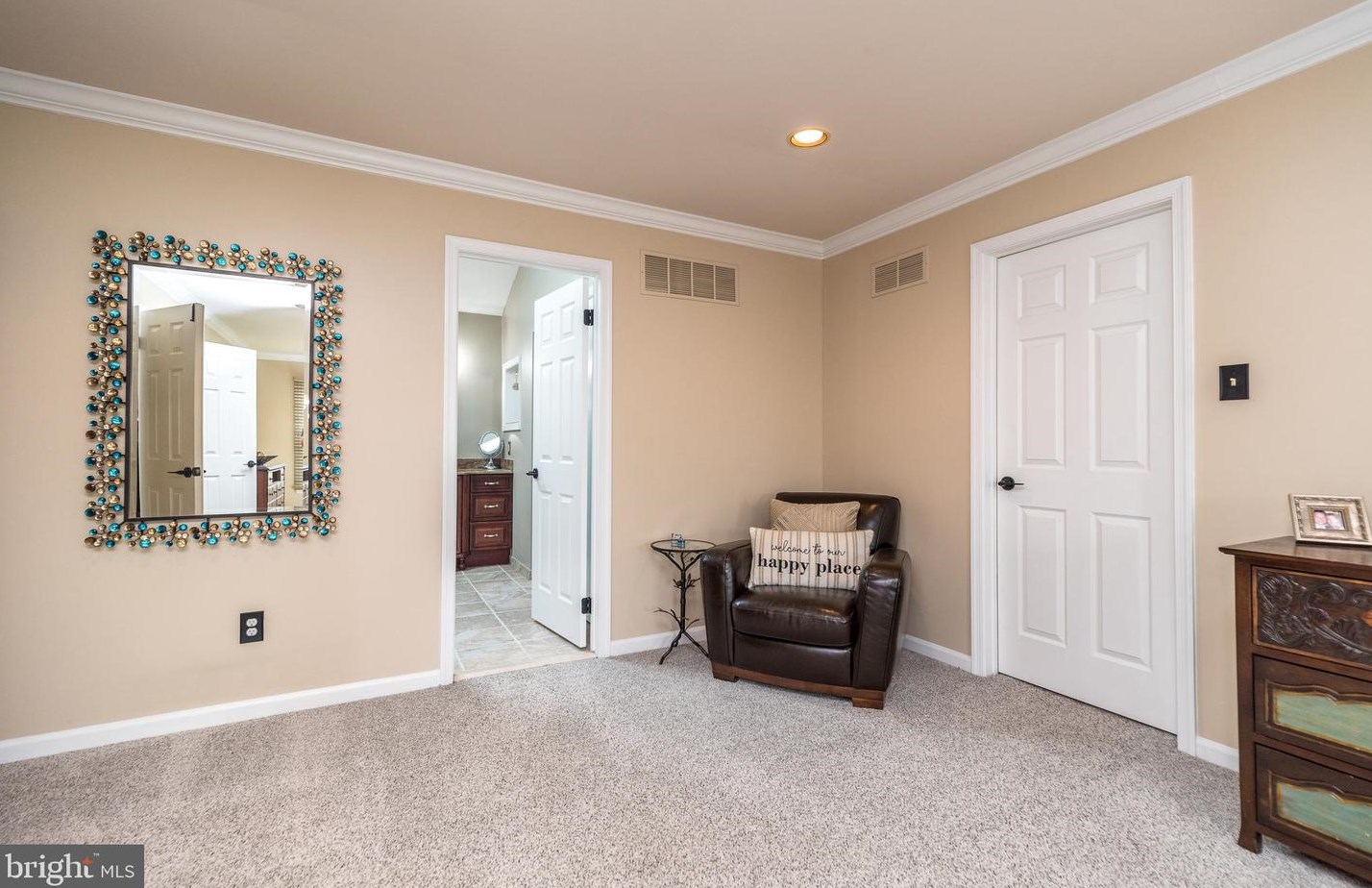 757 Castlewood Dr, Dresher PA  19025-2014 exterior