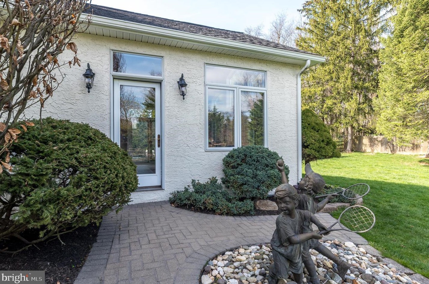 757 Castlewood Dr, Dresher PA  19025-2014 exterior