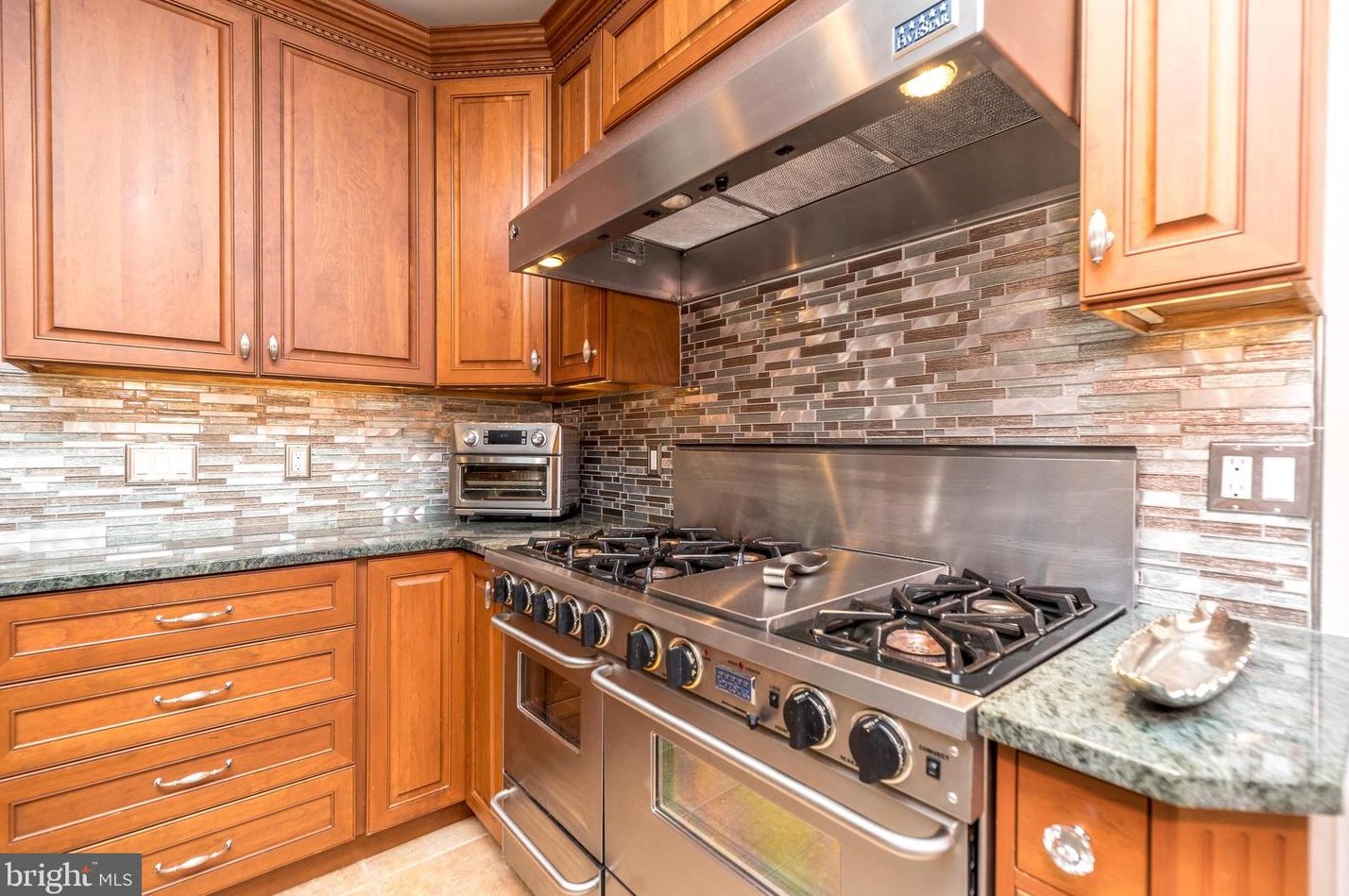 757 Castlewood Dr, Dresher PA  19025-2014 exterior