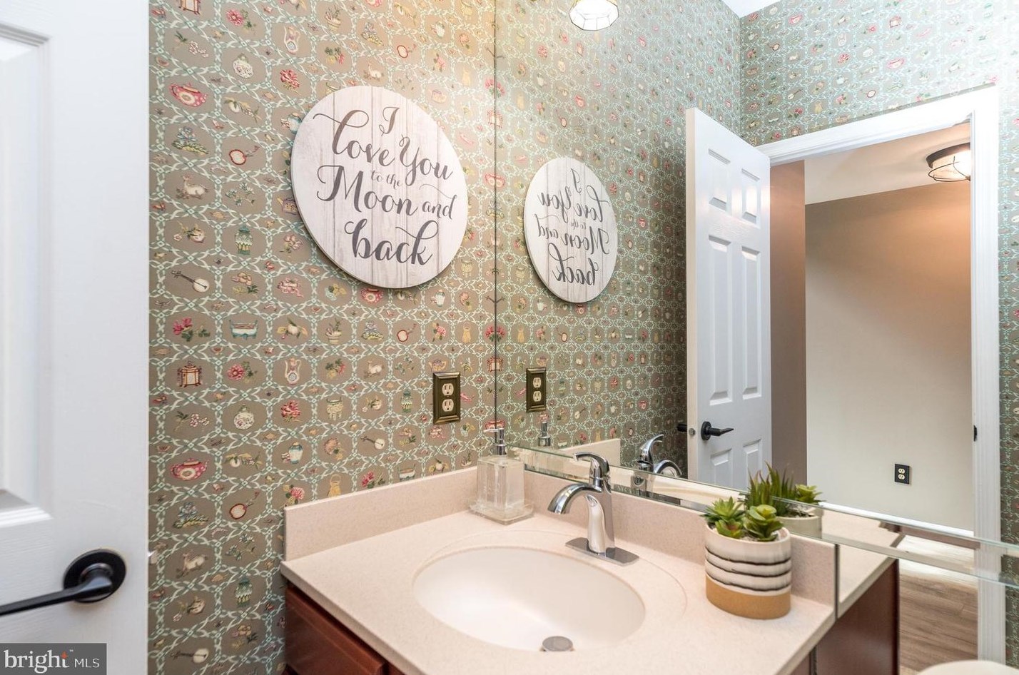 757 Castlewood Dr, Dresher PA  19025-2014 exterior