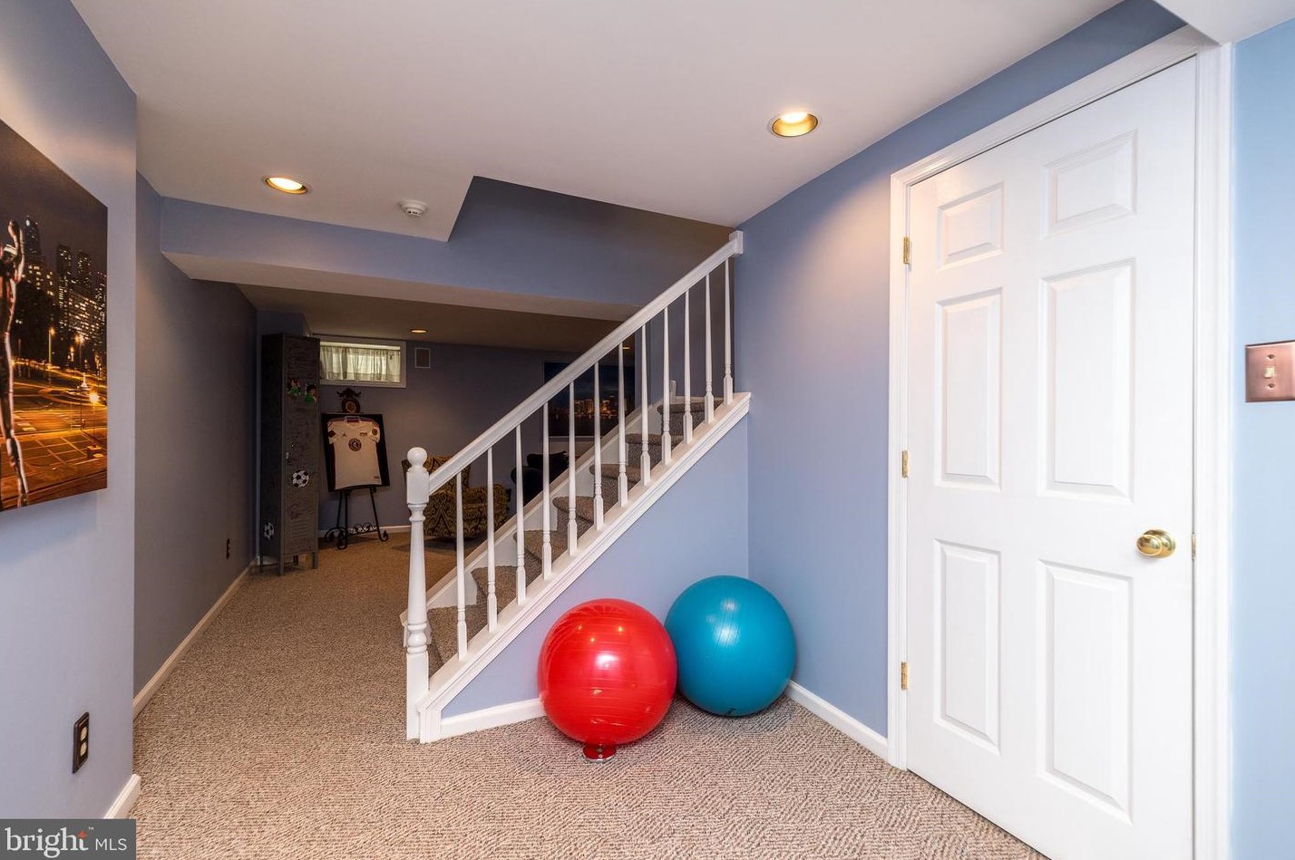 757 Castlewood Dr, Dresher PA  19025-2014 exterior