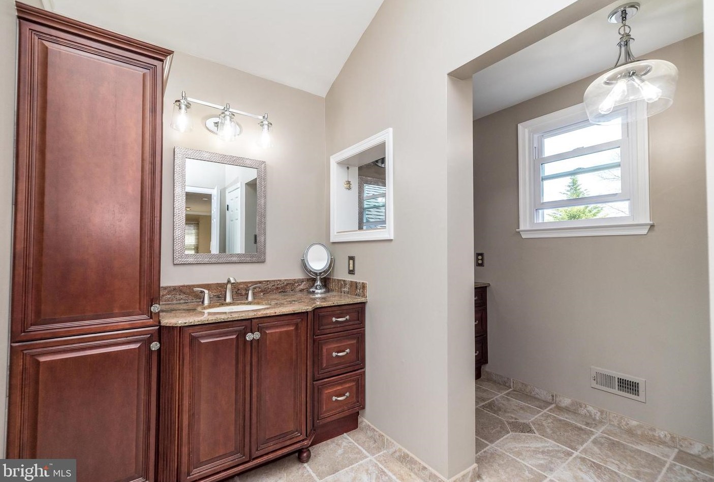 757 Castlewood Dr, Dresher PA  19025-2014 exterior