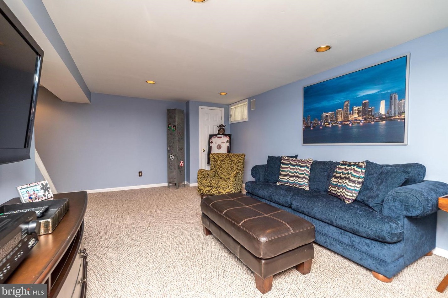 757 Castlewood Dr, Dresher PA  19025-2014 exterior