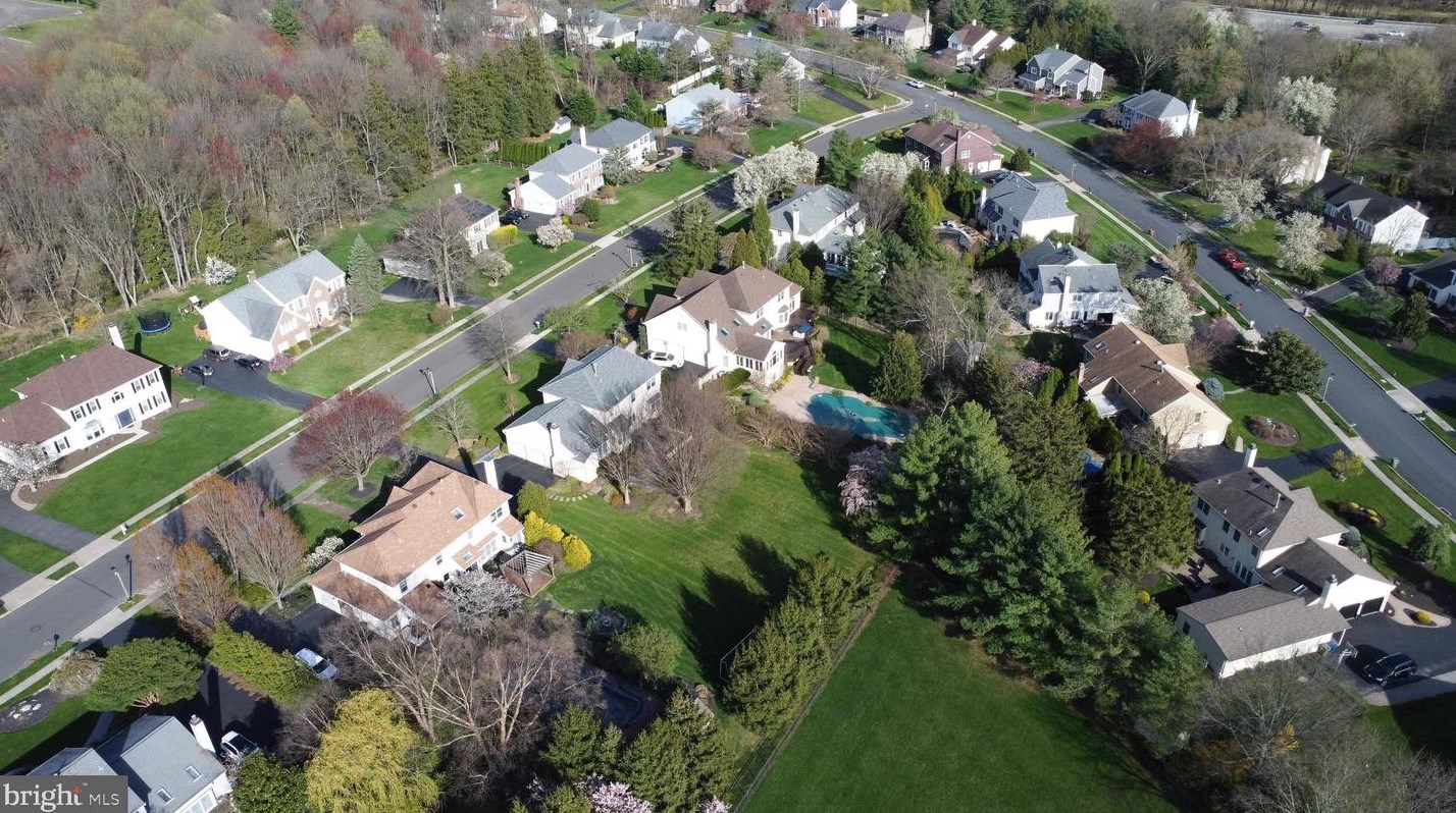 757 Castlewood Dr, Dresher PA  19025-2014 exterior