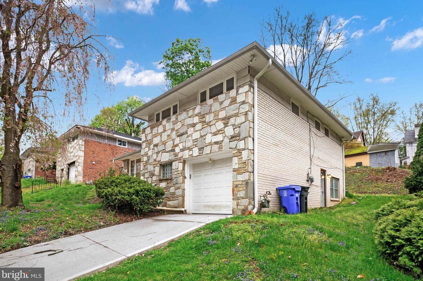 7903 Rodgers Rd, Melrose Park, PA 19027-1218