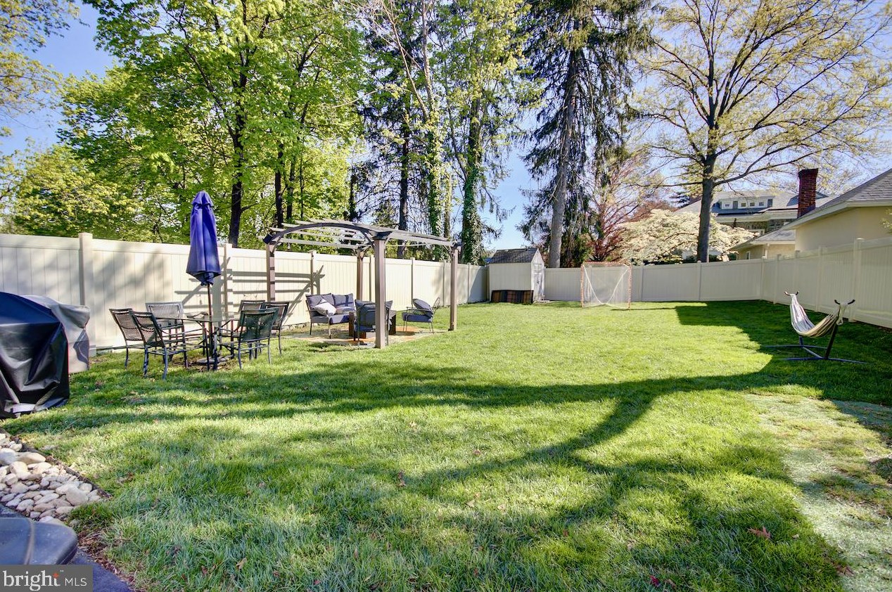 1607 Upland Ave, Meadowbrook PA  19046-2308 exterior