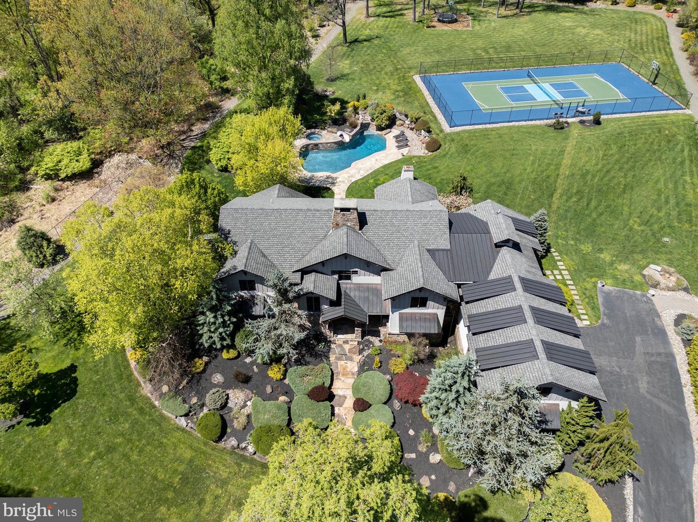 825 Lewis Ln, Prospectville, PA 19002-5118