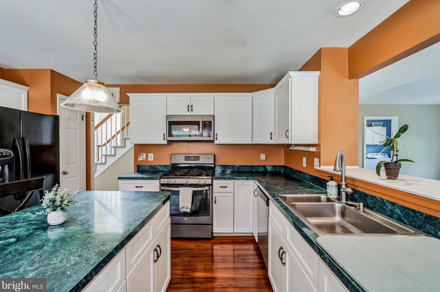 716 Castlewood Dr, Dresher PA 19025-2015 exterior