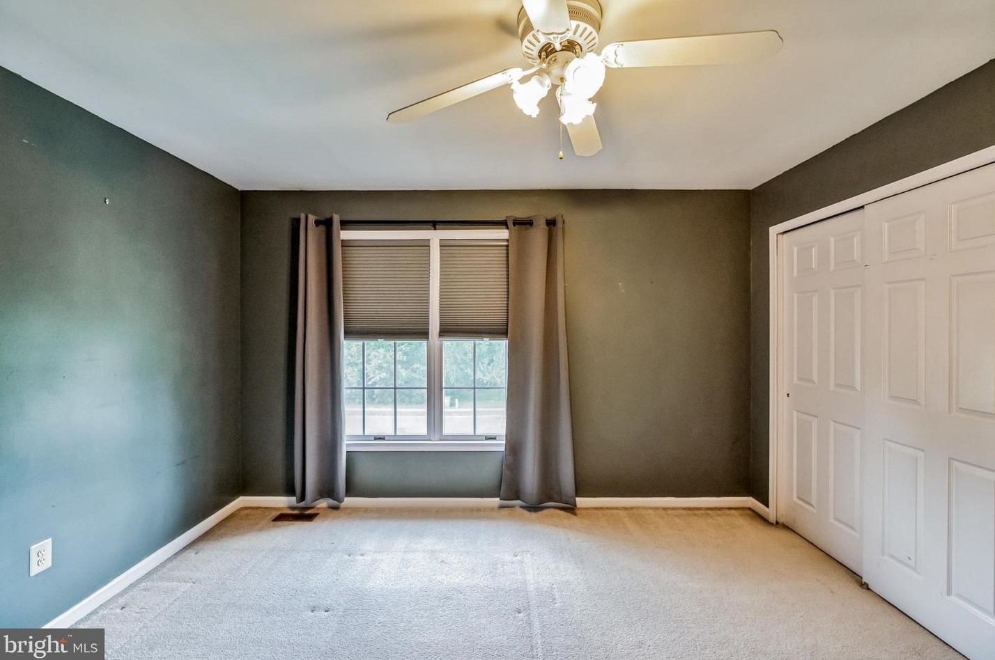 716 Castlewood Dr, Dresher PA 19025-2015 exterior