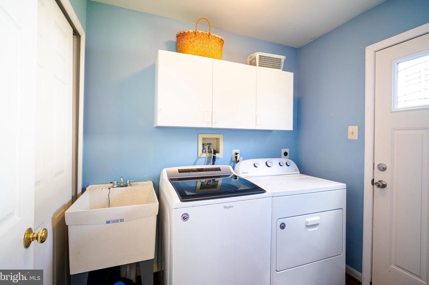 716 Castlewood Dr, Dresher PA 19025-2015 exterior