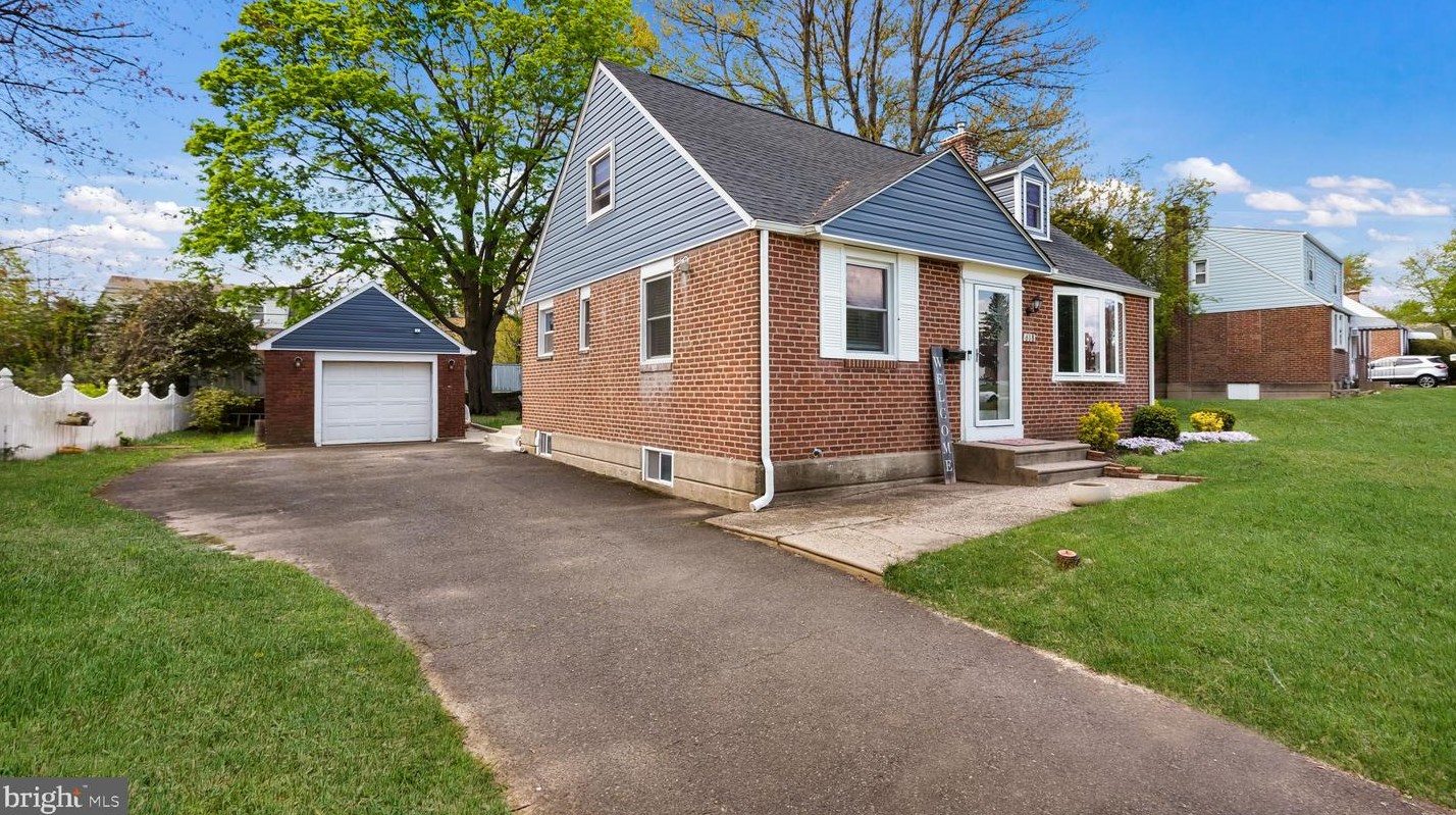 618 Delft Ln, Hatboro, PA 19040