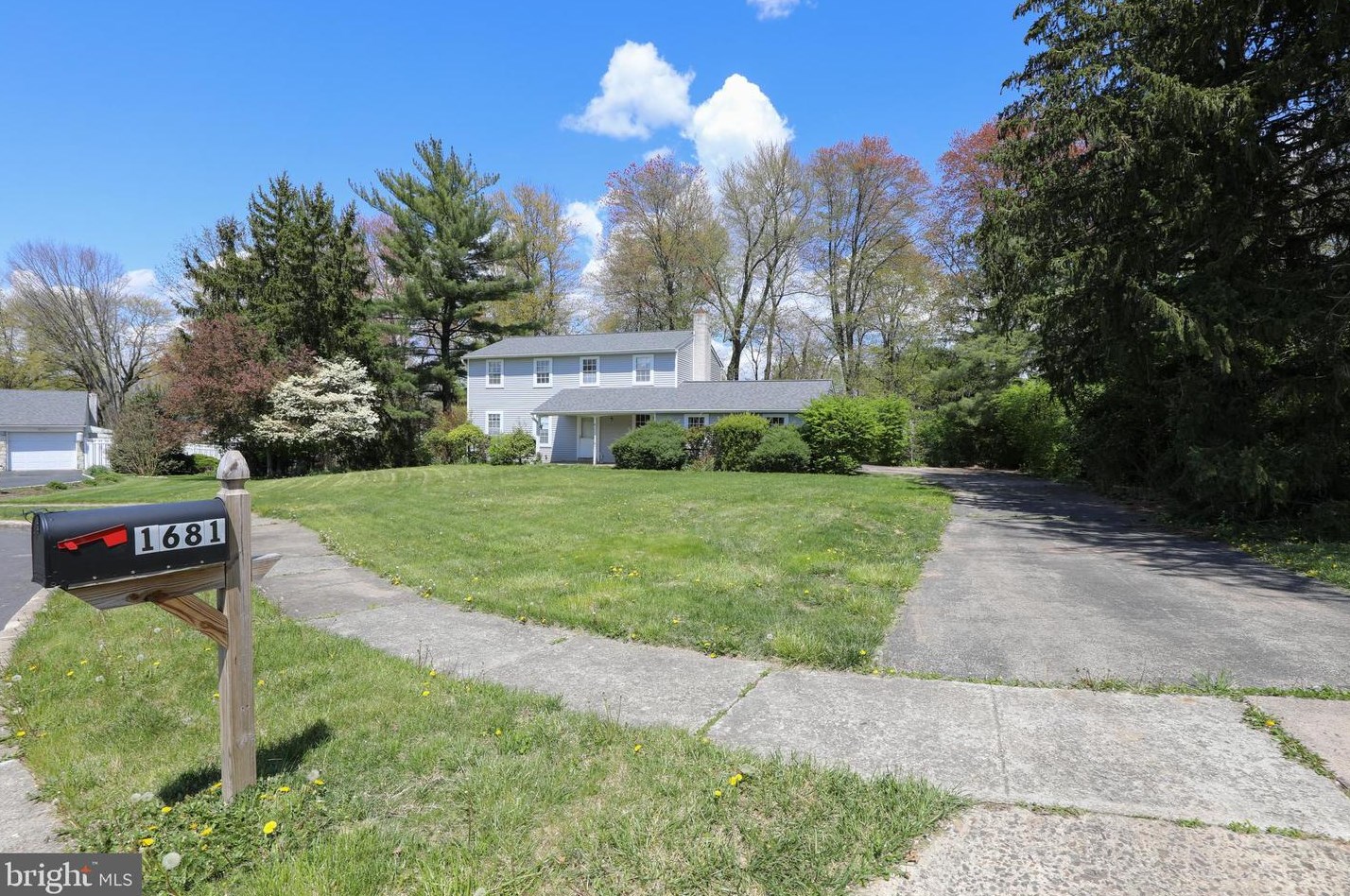 1681 Winchester Dr, Blue Bell, PA 19422-3527